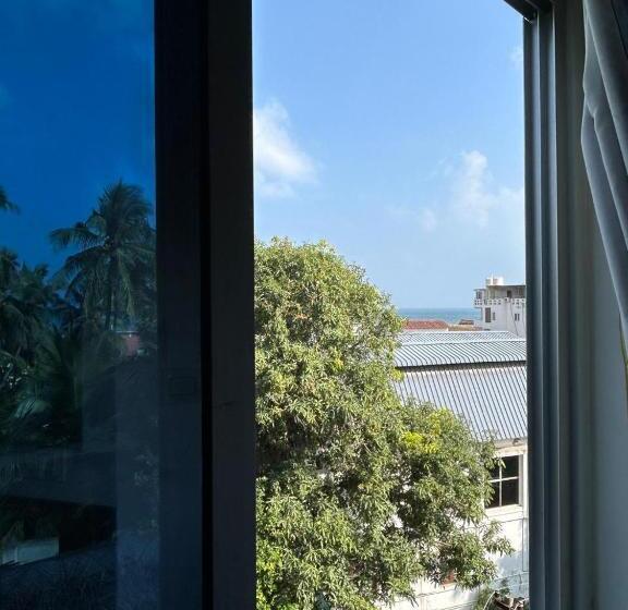 اتاق لوکس با چشمانداز دریا, The Ocean Grand