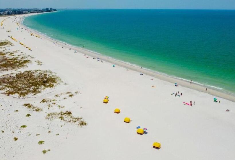 스탠다드 스튜디오, Tropic Terrace Suite #31   Beachfront Resort