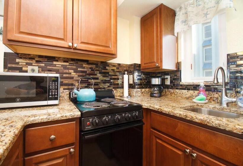 스탠다드 스튜디오, Tropic Terrace Suite #31   Beachfront Resort