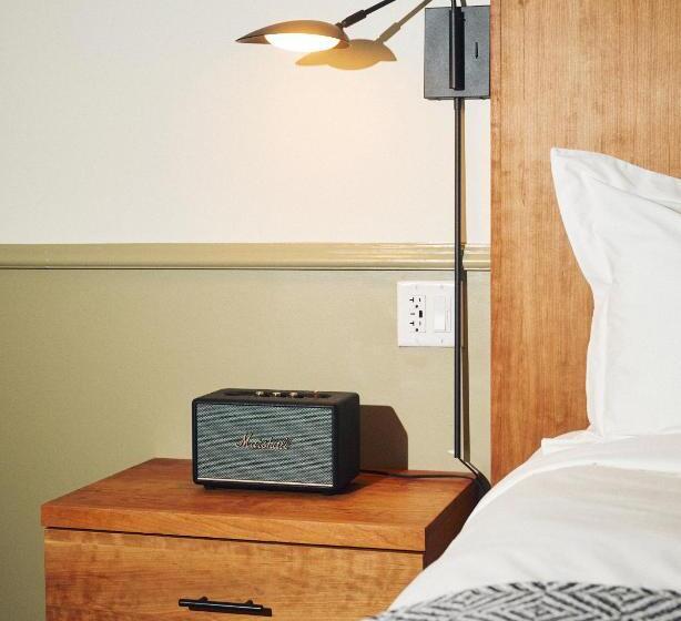 带大床的标准间, Copper Vine Wine Pub & Inn