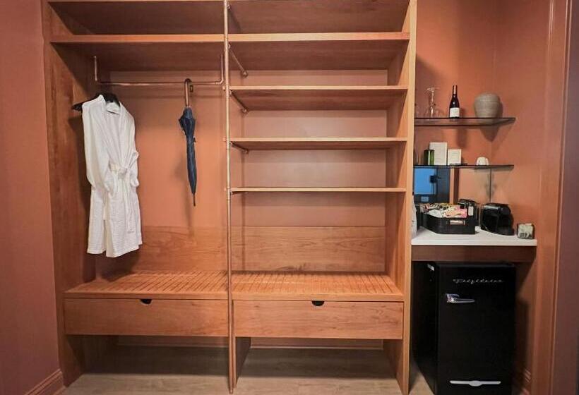 带大床的标准间, Copper Vine Wine Pub & Inn