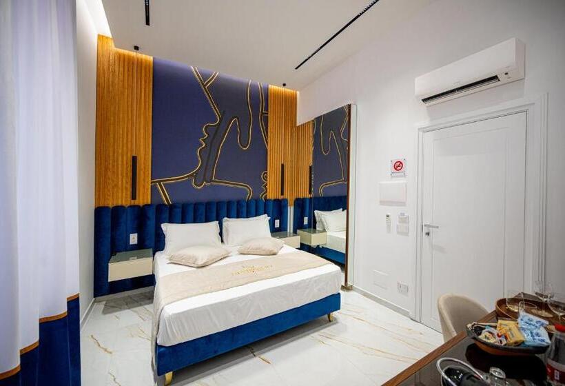 اتاق لوکس با تخت بزرگ, Di Virgilio Suite Luxury