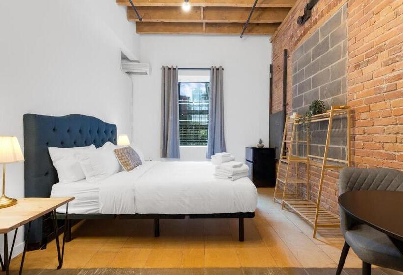 Номер Стандарт Четырехместный Совместный Санузел, The Little Prince Rooms Old Montreal