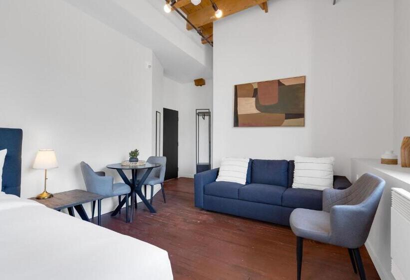 Номер Стандарт Четырехместный Совместный Санузел, The Little Prince Rooms Old Montreal