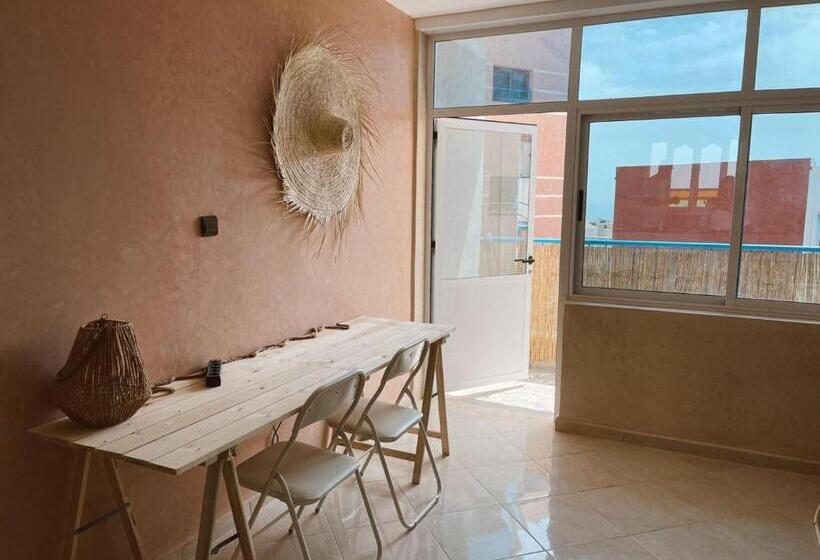 דירת שני חדרים עם מרפת, Eunoia Houses