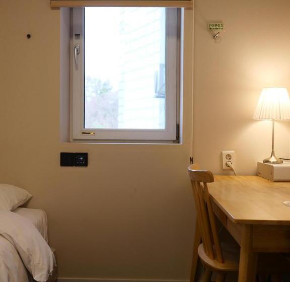 Camera Standard Individuale, 셀립순라 Celib Soonra