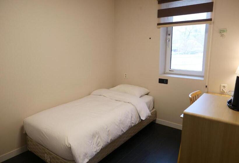 Camera Standard Individuale, 셀립순라 Celib Soonra