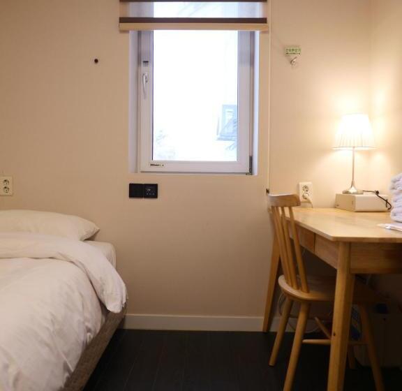 Camera Standard Individuale, 셀립순라 Celib Soonra