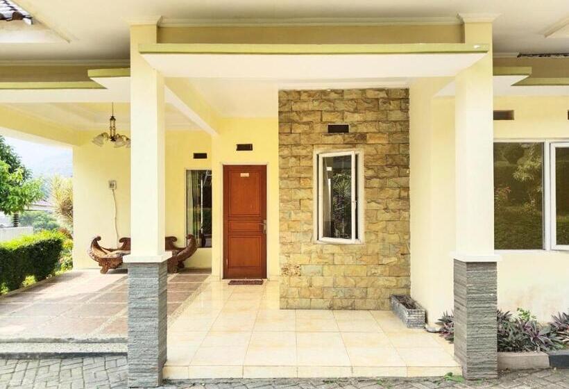 فيلا غرفة نوم واحدة مع مسبح, Khansa Village Syariah