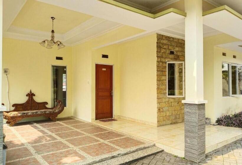 فيلا غرفة نوم واحدة مع مسبح, Khansa Village Syariah