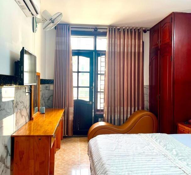 اتاق لوکس, Thuy Duong 2