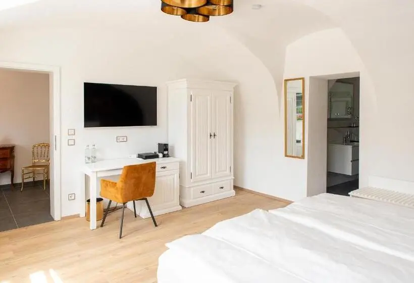 キングサイズベッドのデラックスルーム, Schloss Hotel Colmdorf