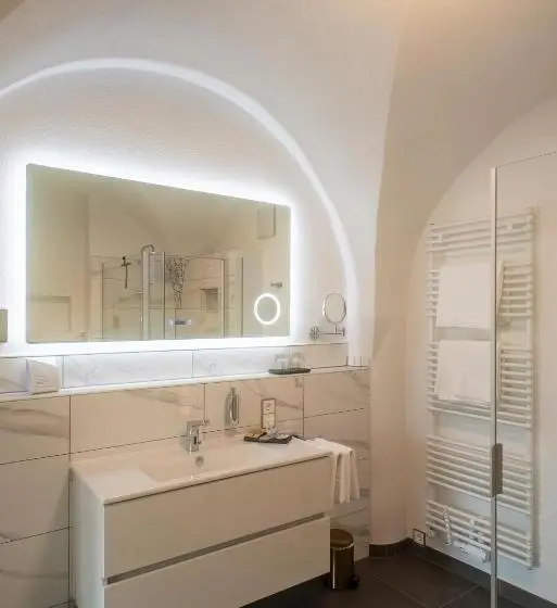 キングサイズベッドのデラックスルーム, Schloss Hotel Colmdorf