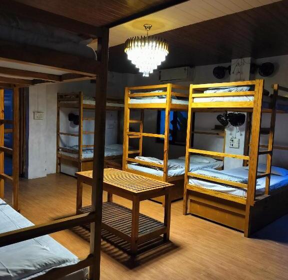 تختخواب در اتاق مشترک, Jungle By Sturmfrei Pushkar