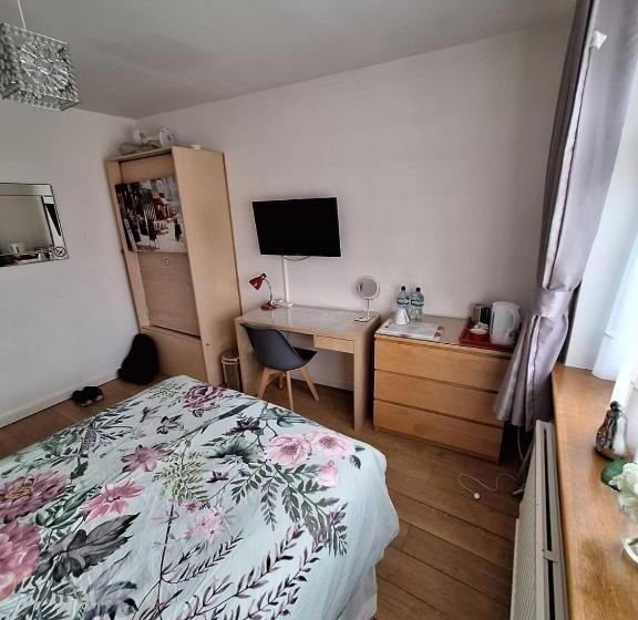 Номер Стандарт, Harrow B & B