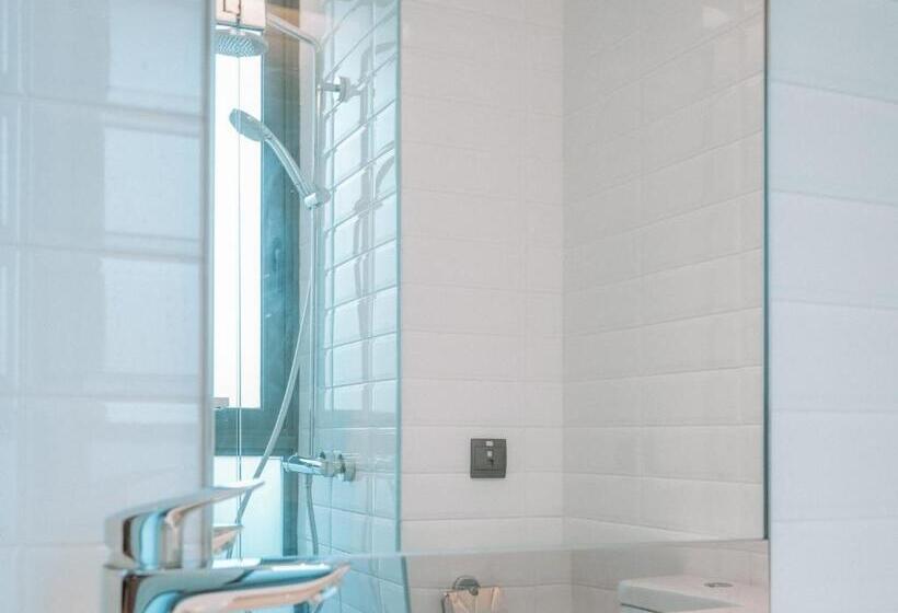 اتاق لوکس, A Hotel Bugis