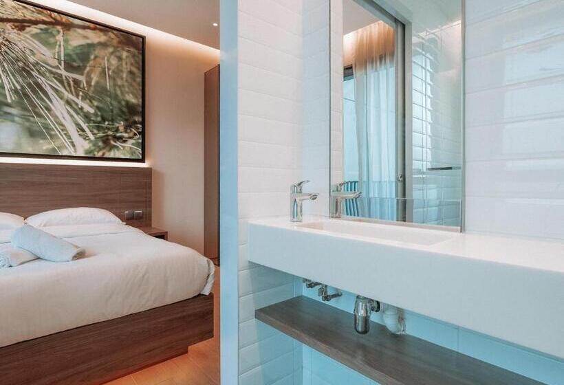 اتاق لوکس, A Hotel Bugis