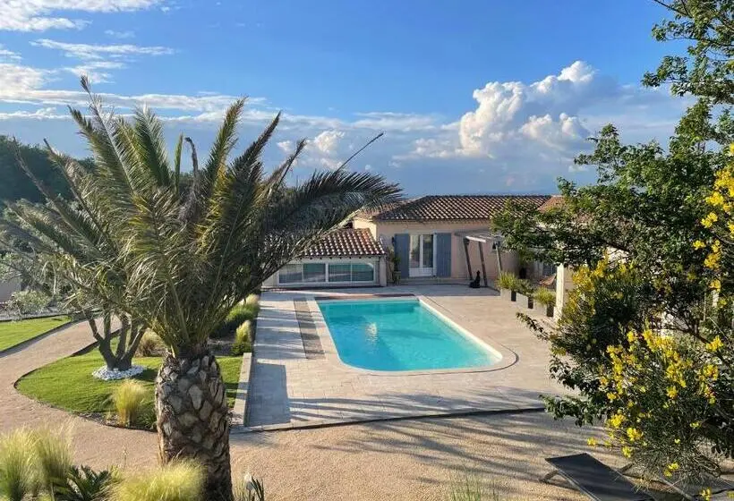 プールビュースタンダードルーム, Gîte Le Soleil Couchant