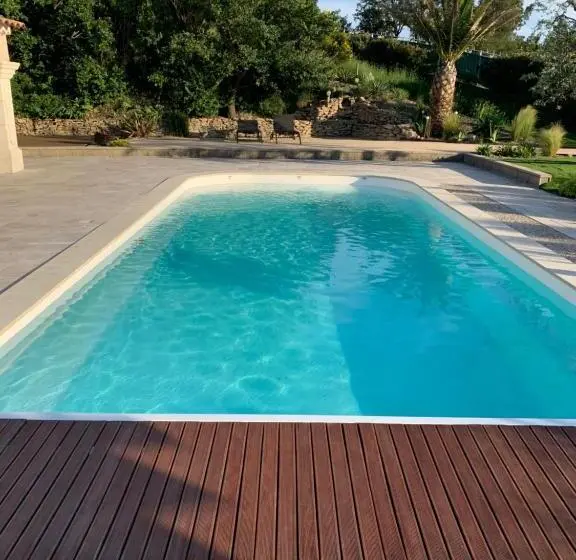 プールビュースタンダードルーム, Gîte Le Soleil Couchant