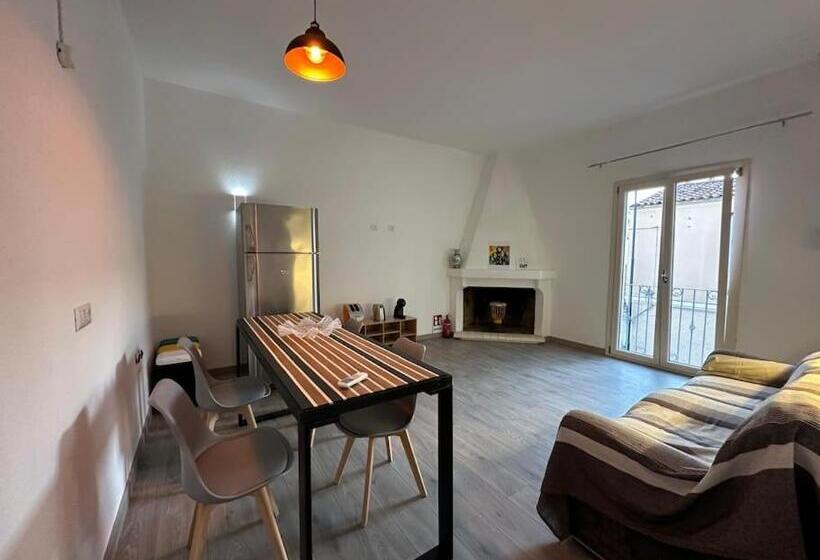 اتاق سوپریور با تخت بزرگ, Jimy House