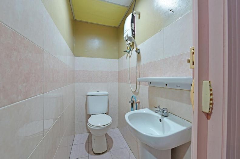 חדר דלוקס לשלושה, Akasia