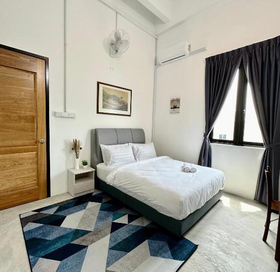 חדר דלוקס נוף לים, Ferringhi Inn 51