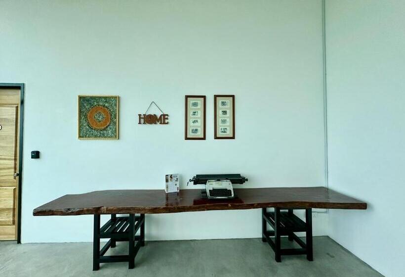 חדר דלוקס נוף לים, Ferringhi Inn 51