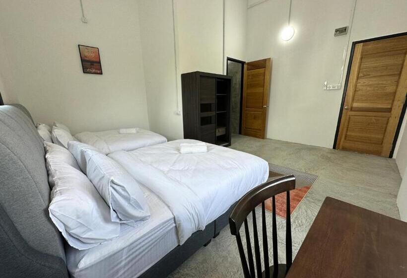 חדר משפחתי דלוקס, Ferringhi Inn 51