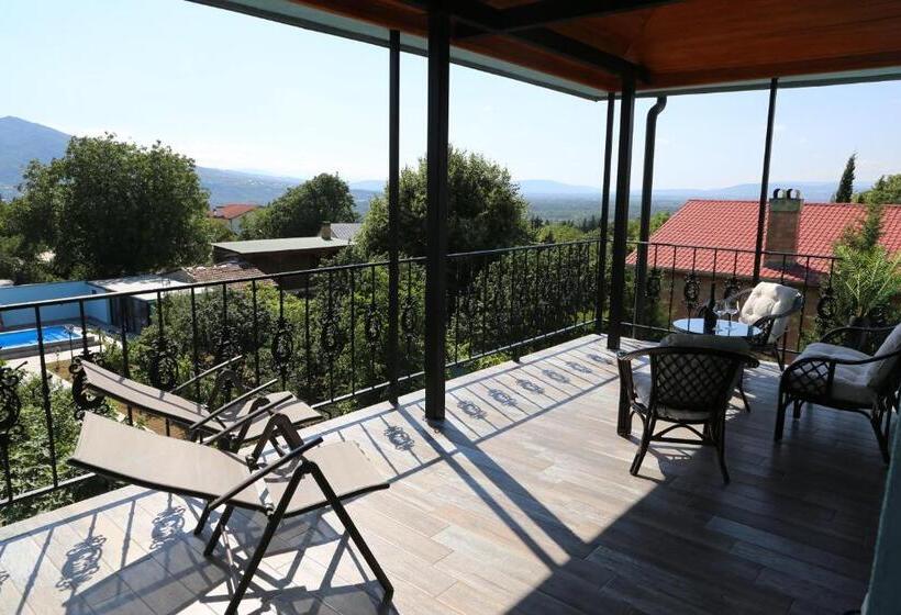 اتاق استاندارد با تراس, Saguramo Bliss