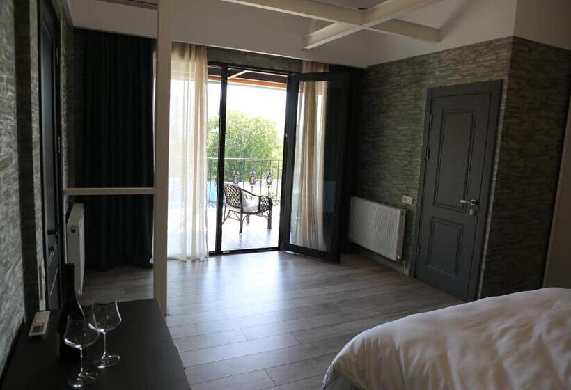 اتاق استاندارد با تراس, Saguramo Bliss