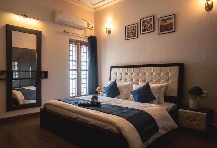 חדר דלוקס, Doon Lily