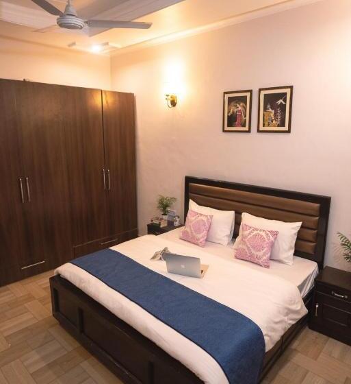 חדר דלוקס, Doon Lily