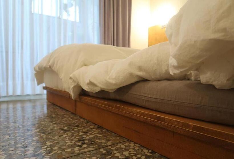 スタンダードルーム, Bright Moon