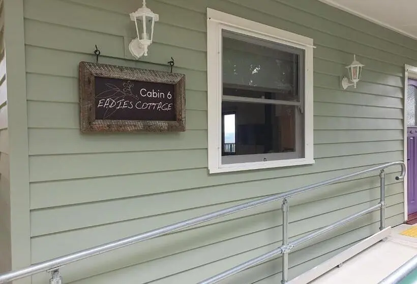 キングサイズベッドのスタンダードルーム, Couples Accessible Cabin, Zarina Country Cabins, 6
