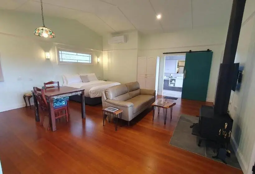 キングサイズベッドのスタンダードルーム, Couples Accessible Cabin, Zarina Country Cabins, 6