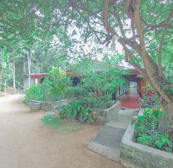 Семейный Номер Вид на Сад, Travels First Sigiriya Hostel