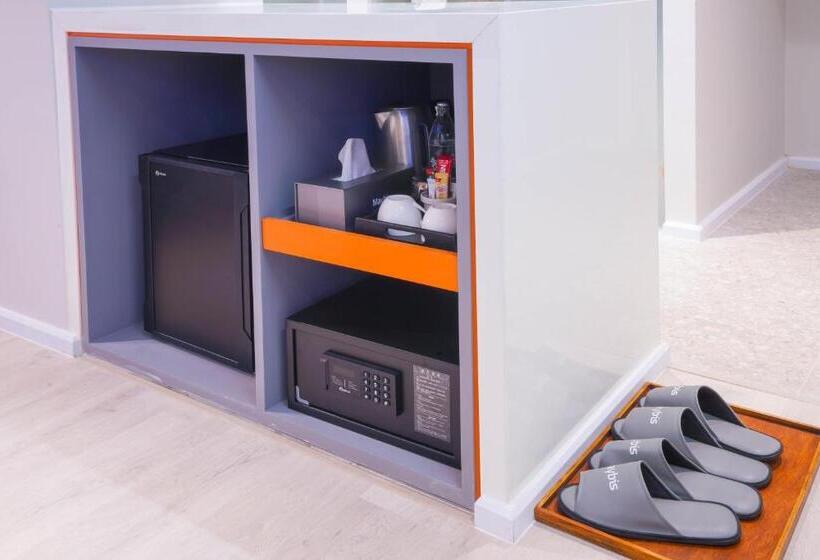 Номер Deluxe, Maybis