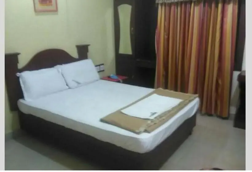 Chambre Economy, Priya