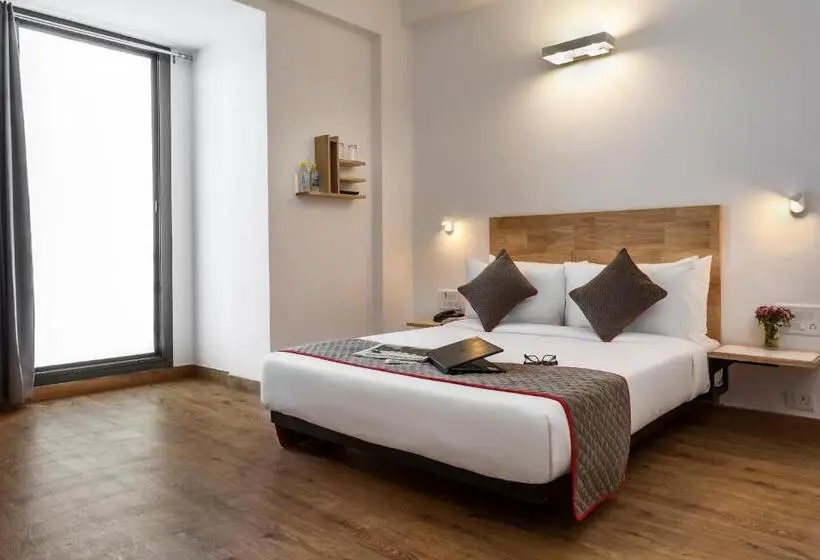 トリプルクラシックルーム, Super Townhouse Sector 51 Noida Near Iskcon Temple Noida