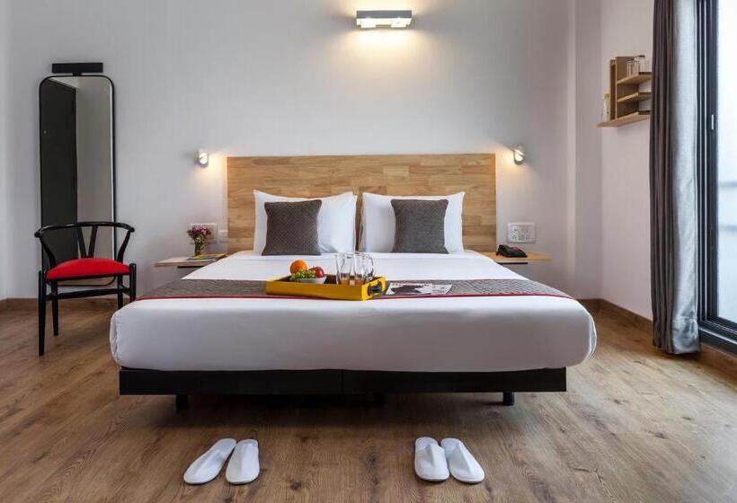 トリプルクラシックルーム, Super Townhouse Sector 51 Noida Near Iskcon Temple Noida