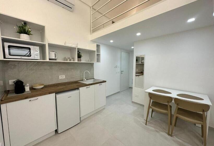 اتاق لوکس, Hary Home