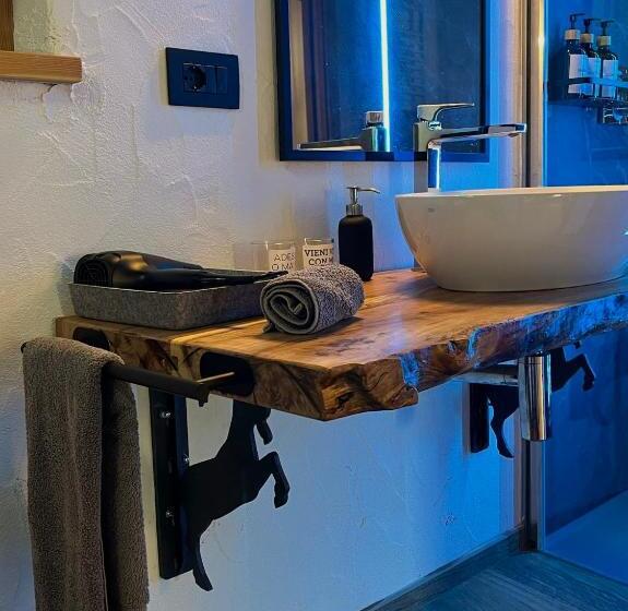 غرفة ديلوكس, La Famille D Evian