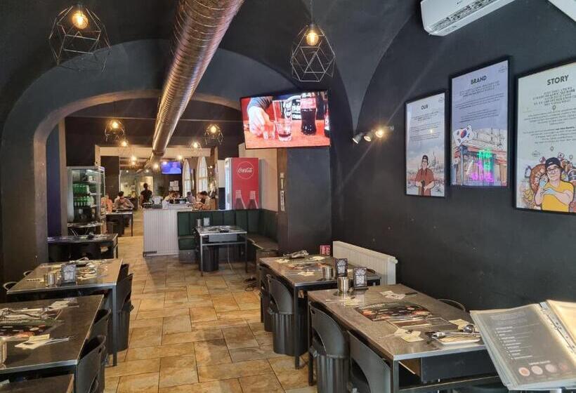 Vuode Makuusalissa, Korea Town
