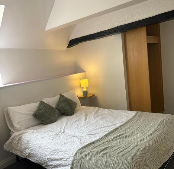 スタンダードルーム, Coffee Pot Yardley Gobion