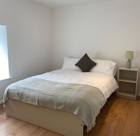 スタンダード4人部屋, Coffee Pot Yardley Gobion