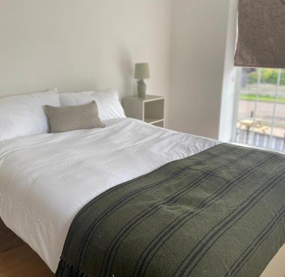 スタンダード4人部屋, Coffee Pot Yardley Gobion