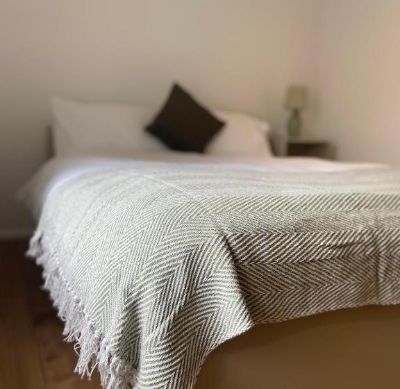 スタンダード4人部屋, Coffee Pot Yardley Gobion