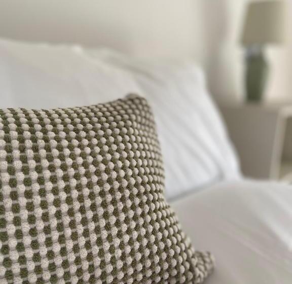 スタンダード4人部屋, Coffee Pot Yardley Gobion