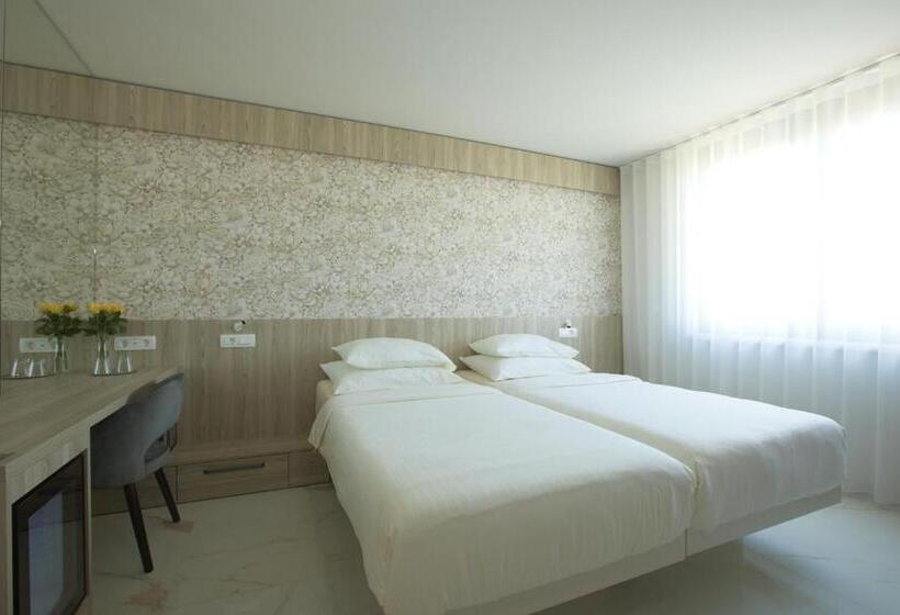 اتاق لوکس, Capris Capodistria