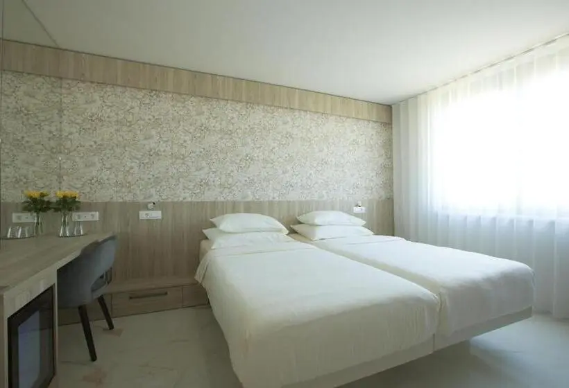 اتاق لوکس, Capris Capodistria